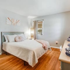 Island Dreams Coastal Cottage | Yard | Dogs OK