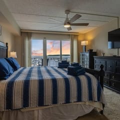 Golden Hour Getaway | Marina & Bay Views in Dewey