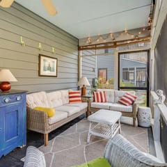 Flynn’s Retreat | Downtown, 4 Blocks to Beach