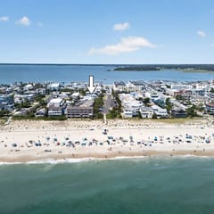 Ocean Five Getaway | Walk to Beach | Dewey
