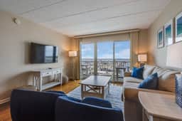 Golden Hour Getaway | Marina & Bay Views in Dewey