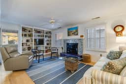 Flynn’s Retreat | Downtown, 4 Blocks to Beach