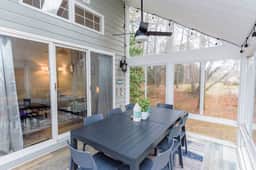 Retreat House | 4BR, Dog Friendly, Mins to Beach