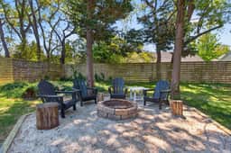 Salty Souls Retreat | 5BR + Fire Pit + Yard