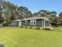 Coastal Cottage | 4BR, Dog-Friendly, Sleeps 10