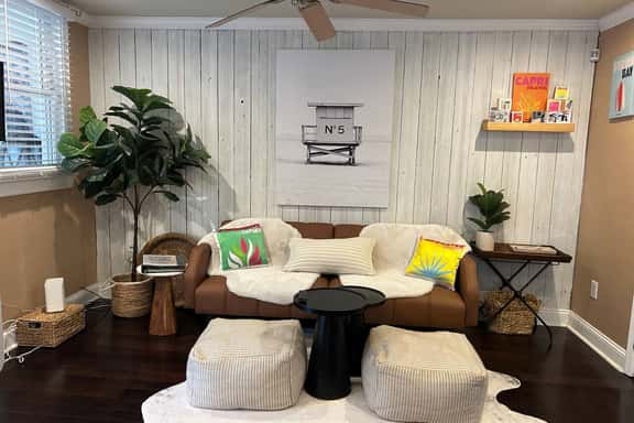 CoCo’s Beach Retreat | Bikes & Screened Porch - Image 1
