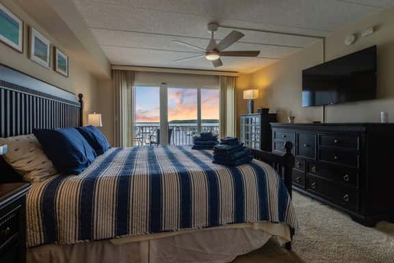 Golden Hour Getaway | Marina & Bay Views in Dewey - Image 1