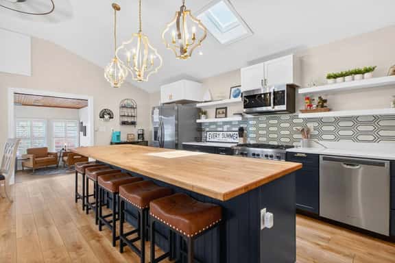 Salty Souls Retreat | 5BR + Fire Pit + Yard - Image 1