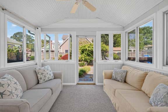 Relax Shack | Dog-Friendly Cottage + Private Deck - Image 1