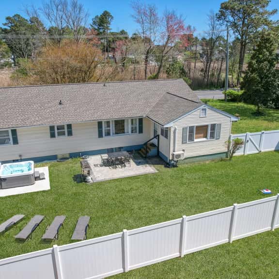 Country Clubhouse | Hot Tub, Spacious Yard - Image 1