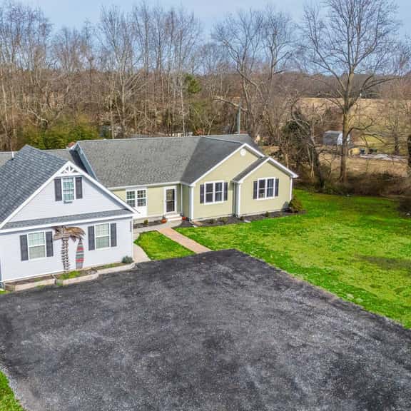Coastal Quarters-2 Units -Sleeps 18, Yard, Firepit - Image 1