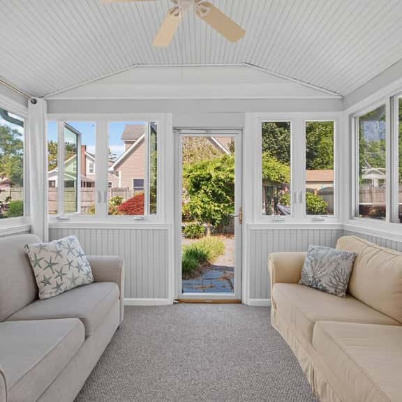 Relax Shack | Dog-Friendly Cottage + Private Deck - Image 1