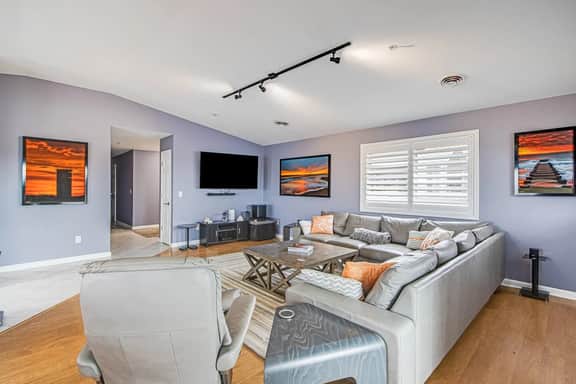Izzy Plaza Penthouse | Oceanview, Walk to Beach