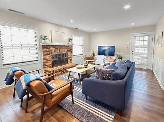 Downtown Shores | Coastal Chic • Walk to Beach