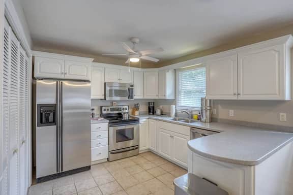 Country Clubhouse Jr | 3BR Dog-Friendly w/ Yard