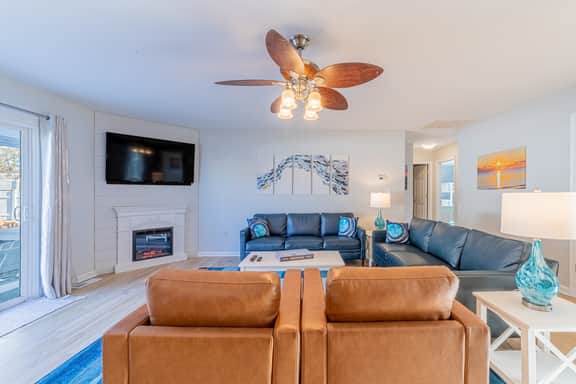 Coastal Quarters -Unit 2 -Spacious, Yard & Firepit