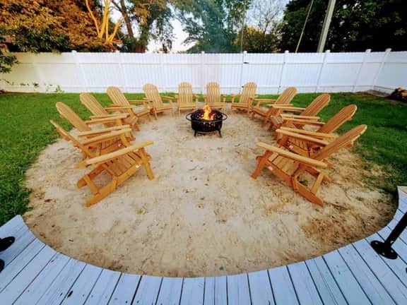 Coastal Quarters-2 Units -Sleeps 18, Yard, Firepit
