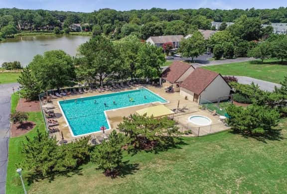Spring Lake Escape | Dog-Friendly by Trail & Beach