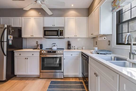 Flynn’s Retreat | Downtown, 4 Blocks to Beach