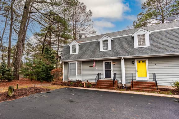 Retreat House | 4BR, Dog Friendly, Mins to Beach
