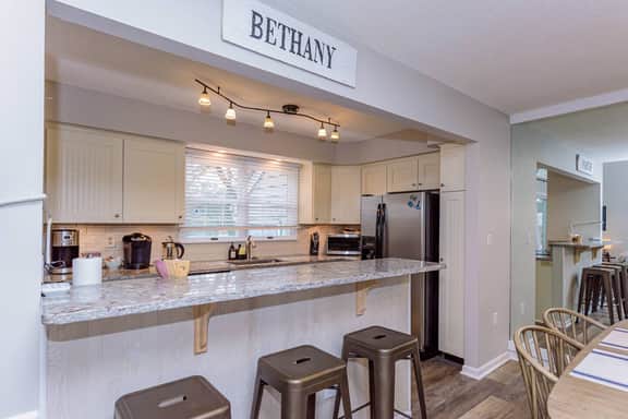 Retreat House | 4BR, Dog Friendly, Mins to Beach