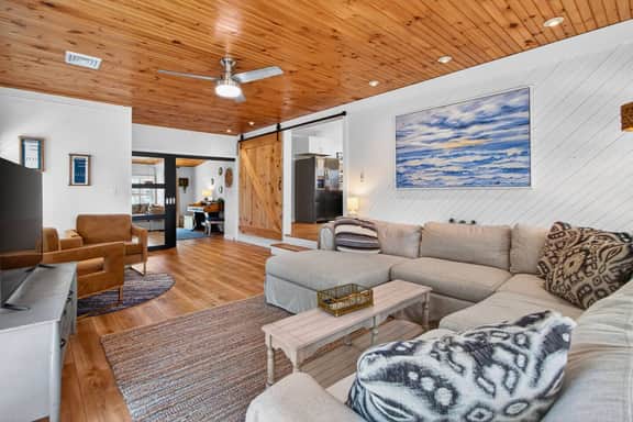 Salty Souls Retreat | 5BR + Fire Pit + Yard