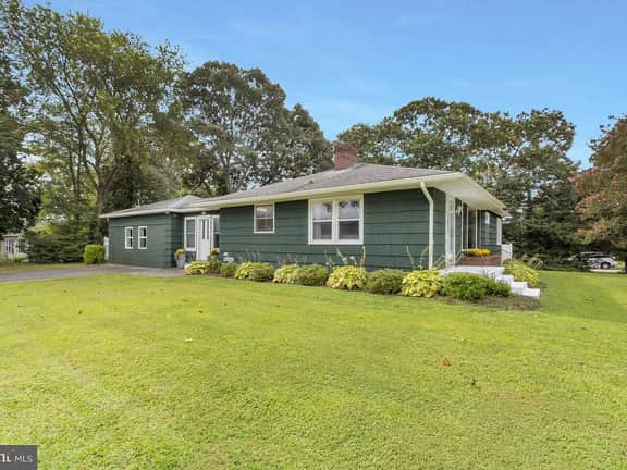 Coastal Cottage | 4BR, Dog-Friendly, Sleeps 10