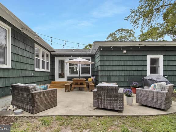 Coastal Cottage | 4BR, Dog-Friendly, Sleeps 10