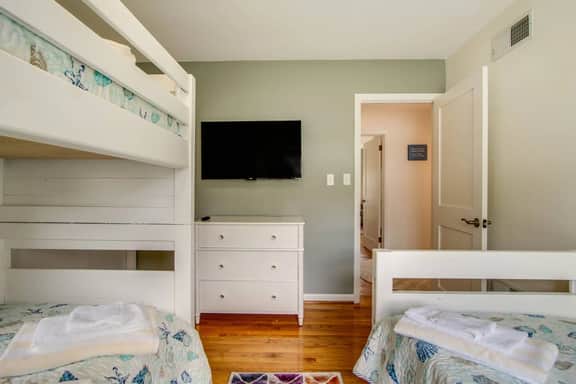 Flip Flop Hideaway | Oceanside, Dog Friendly, Yard