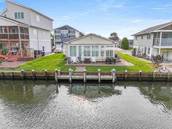 Cozy Canal Home | Canal Front w/ Boat Dock