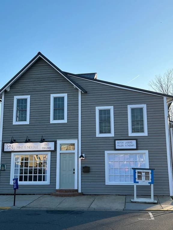 First Station Retreat | Downtown Lewes + Parking