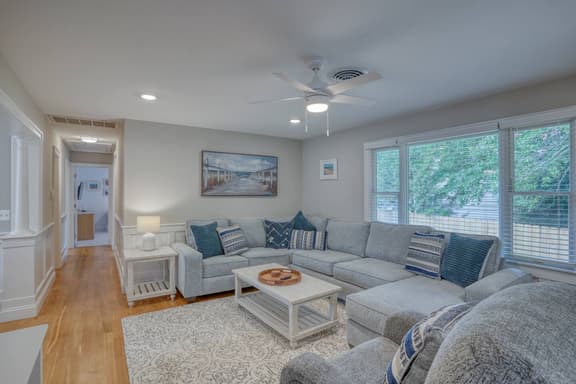 Country Clubhouse Jr | 3BR Dog-Friendly w/ Yard