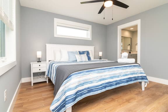 Captain’s Quarters | New 4BR Near Beach & Trail