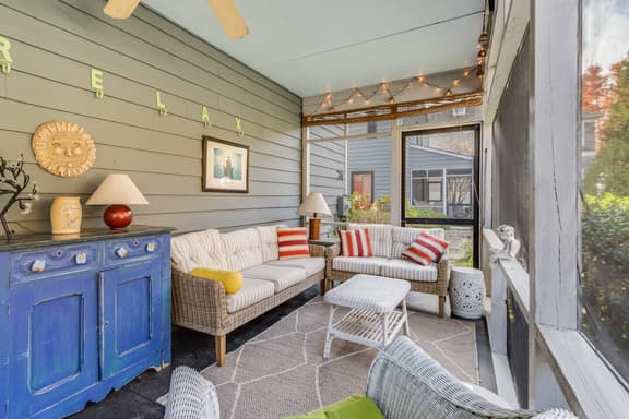 Flynn’s Retreat | Downtown, 4 Blocks to Beach