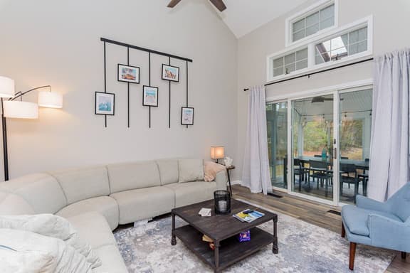 Retreat House | 4BR, Dog Friendly, Mins to Beach