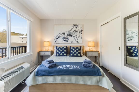 Treehouse by the Sea | Downtown Reho|Walk to Beach