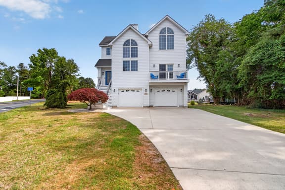 Nolen's Nest | Dog friendly | GameRoom | Mins to Beach