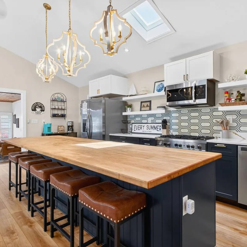Salty Souls Retreat | 5BR + Fire Pit + Yard